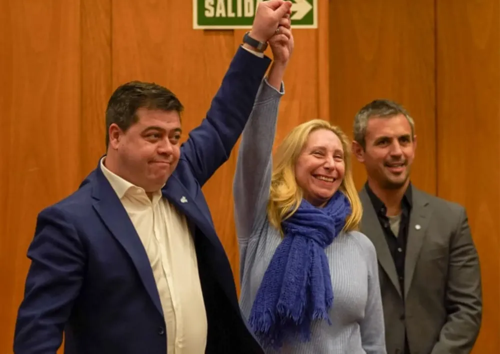 César Treffinger reconociendo la llegada de Karina Milei y Martín Menem a Chubut