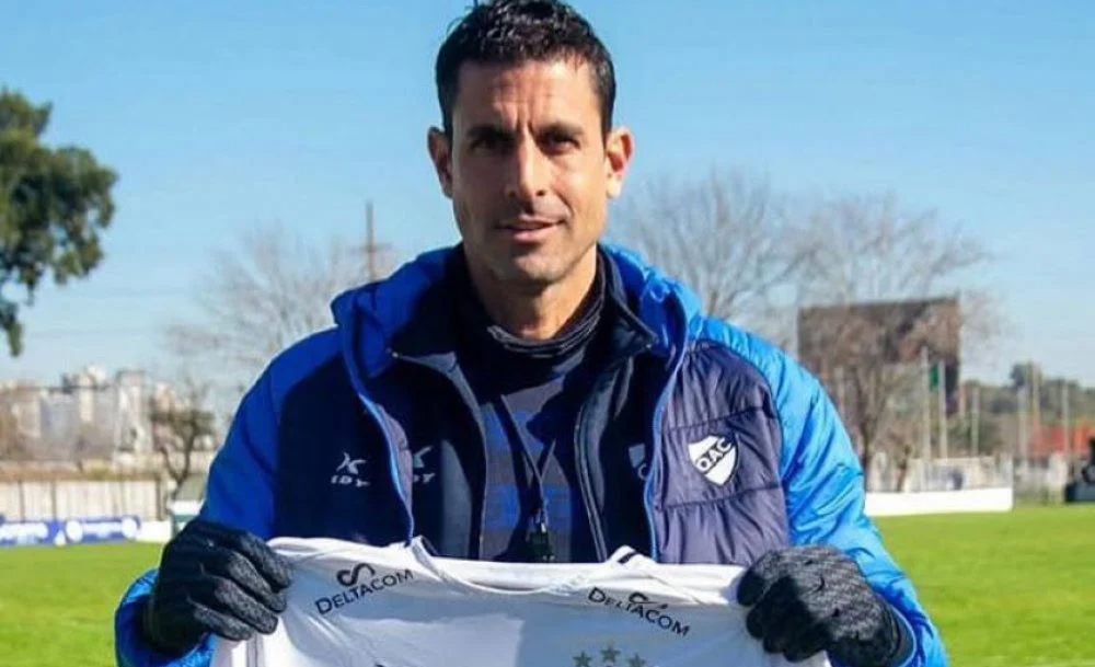 Emanuel Trípodi dirigió su primera práctica tras la salida de Leandro Gracián.