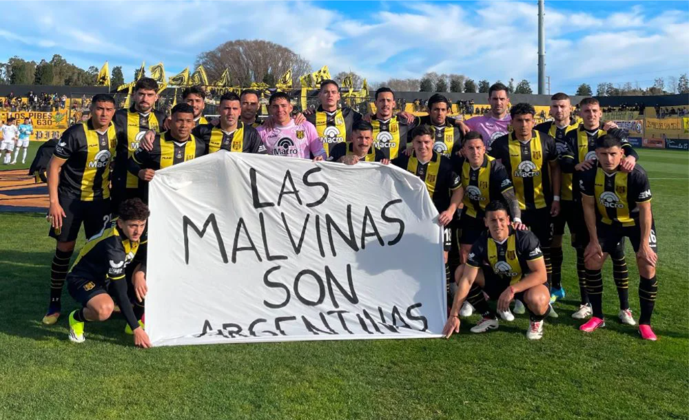 Foto dairadelvalle_ Deportivo Madryn volvió a sumar de a tres y Juan Peinipil marcó un gol.
