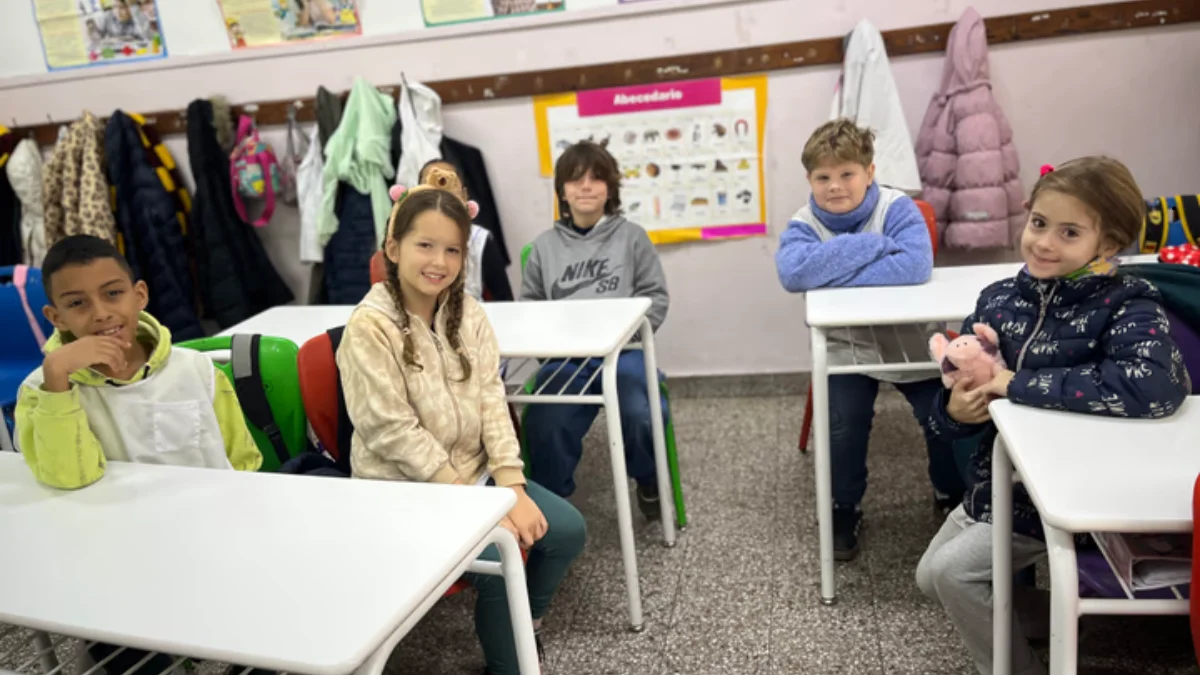 Alumnos extranjeros hacen la promesa a la bandera