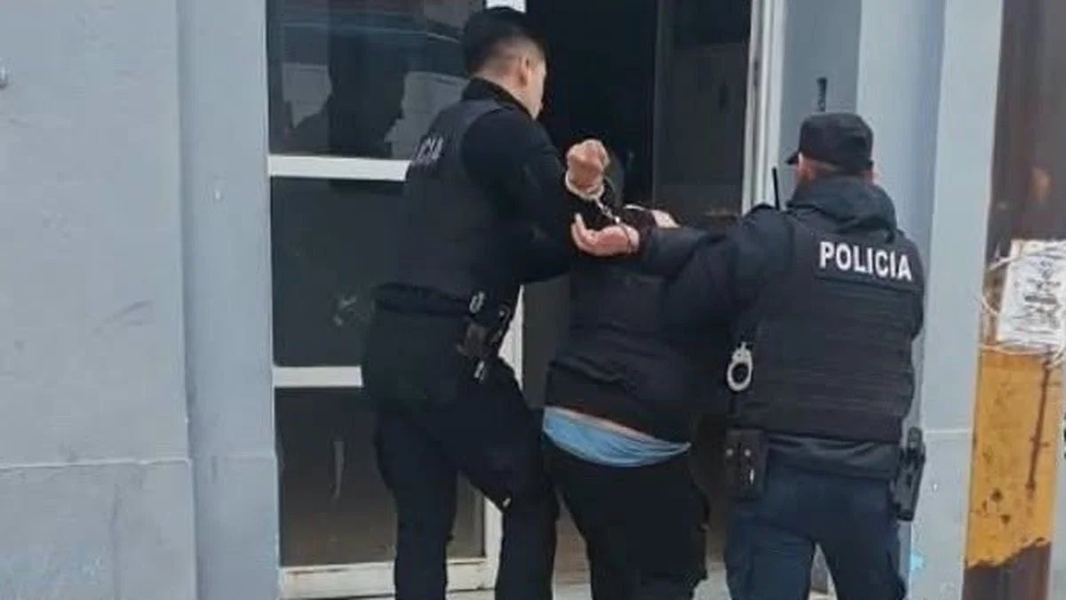 Detenido por agredir a policía