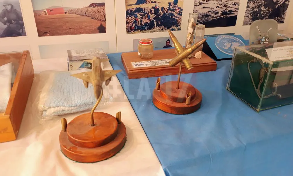 La17 en el Museo de Malvinas en del Centro de Veteranos Madryn 01
