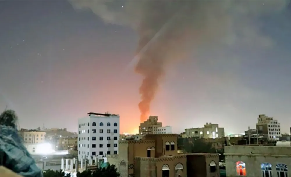 COALICIÓN ESTADOUNIDENSE-BRITÁNICA BOMBARDEA HODEIDAH