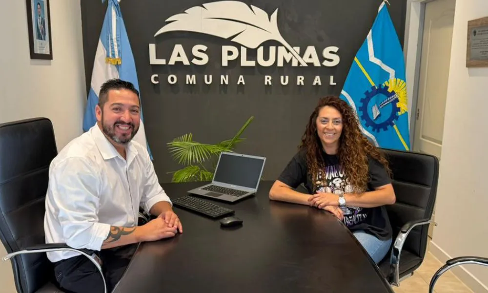 Claudia Loyola y el intendente de Las Plumas Sergio Bowman
