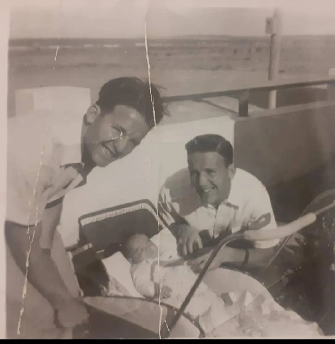 Junto a su hermano gemelo Irving, formó una dupla recordada por todos. 3