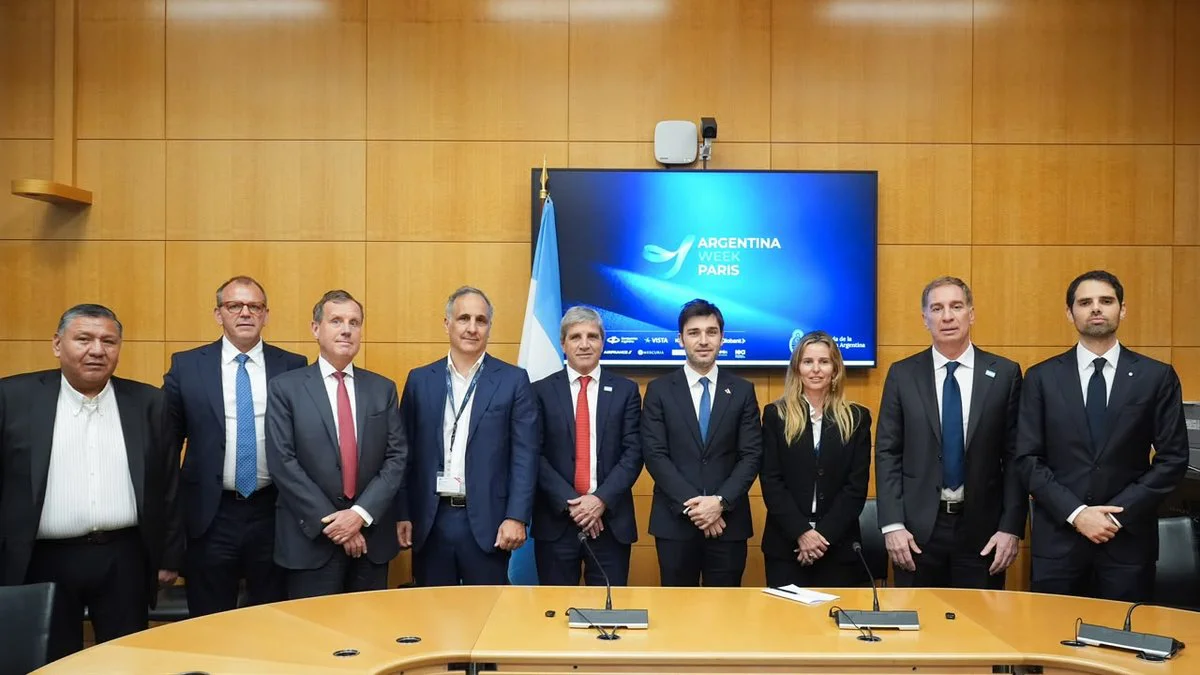 Torres junto a la delegación argentina en París