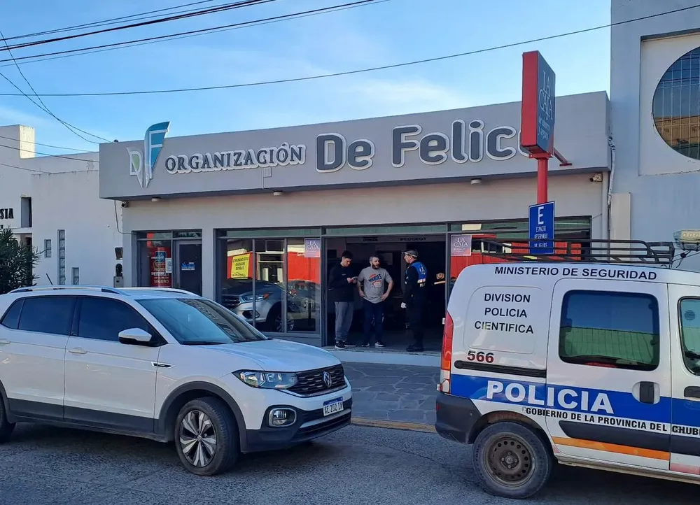 Robo de 3 vehiculos en agencia - gentileza FM Bahia Engaño