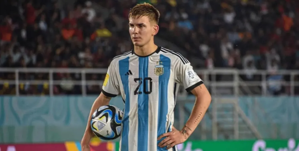 Con apenas 17 años, el pibe de River será citado por Scaloni a la Selección Mayor para la doble fecha de junio