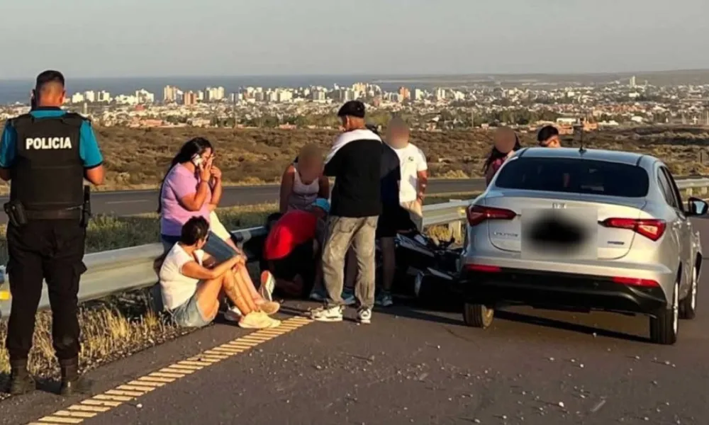 motociclistas brasileños chocado por otro vehículo
