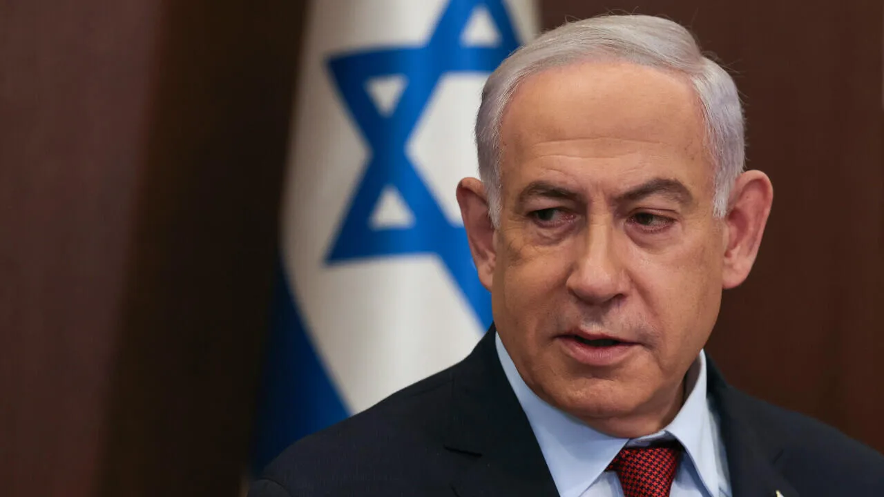 Benjamin Netanyahu (Foto: © Ronen Zvulun, AP / France 24)