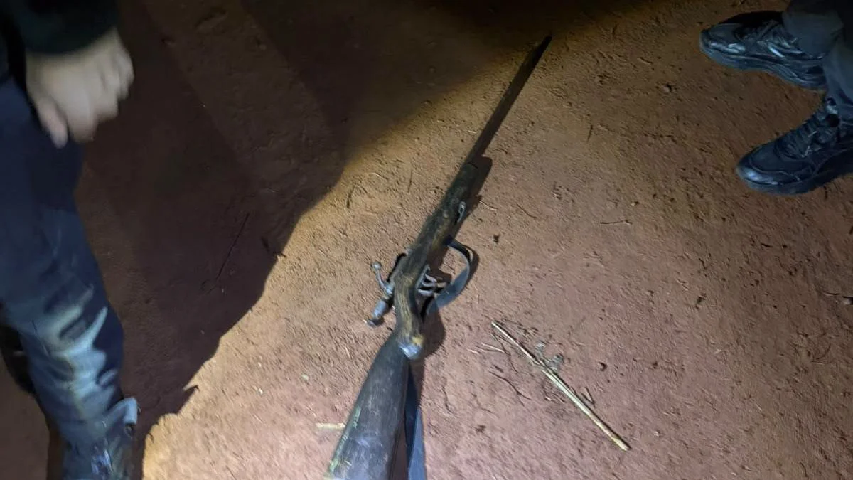 Intimidó a una familia con un arma de fabricación casera