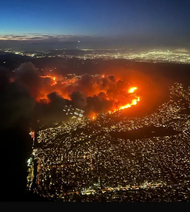 Incendio California 3 foto X Alerta News 24