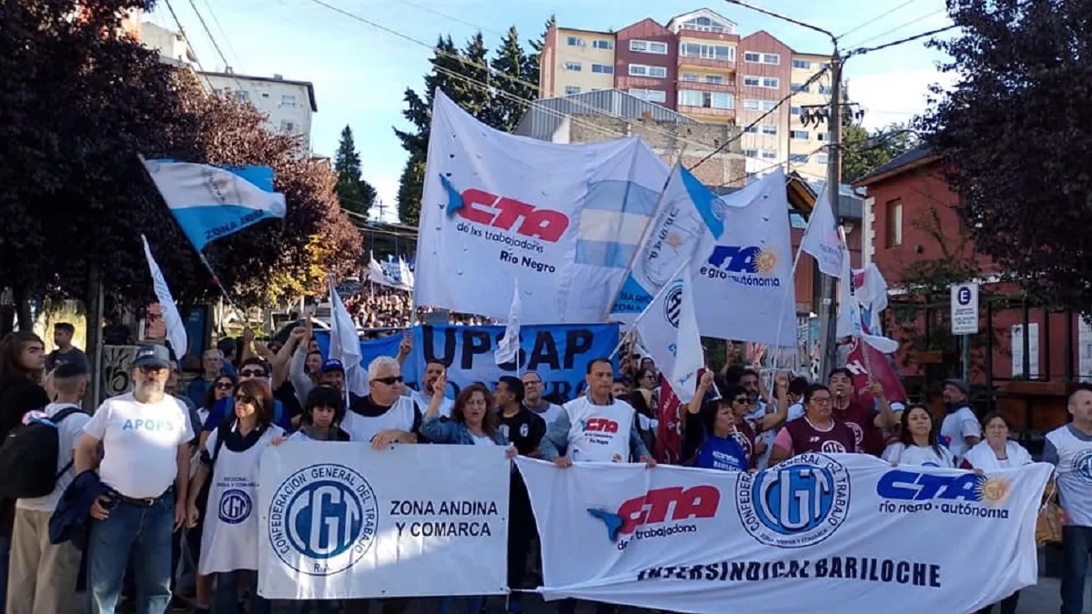 Trabajadores estatales en las calles de Bariloche