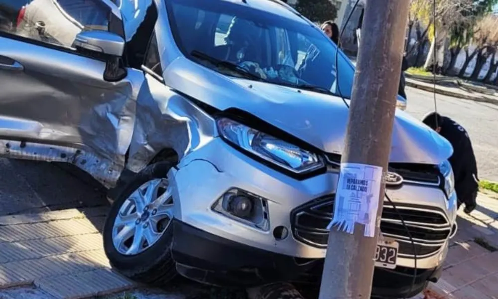 Camioneta Ford Eco sport donde viajaba la mamá de Ronald