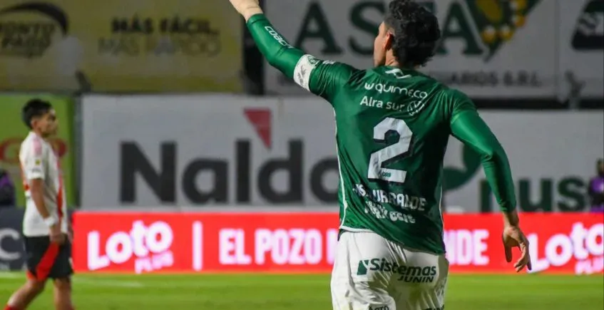 Juan Manuel Insaurralde puso el 1-1 con un fuerte remate que venció a Franco Armani