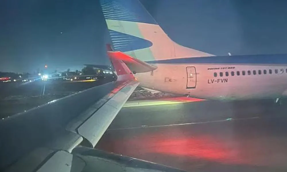 Choque de aviones en el aeropuerto de Santiago de Chile. Foto El Mercurio