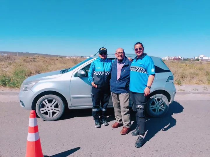 Horacio Barrentti junto a los instructores de la municipalidad