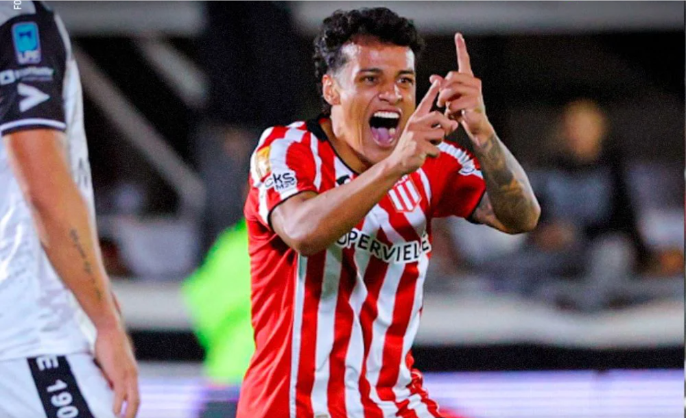 El equipo de La Plata perdía en Mendoza y reaccionó en el complemento con un doblete.