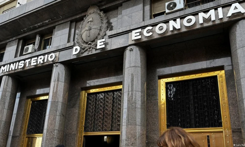 El Ministerio de Economía logró cerrar una licitación con cifras que superaron los objetivos iniciales.