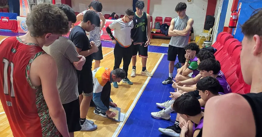 El preseleccionado masculino de básquet del Valle. 2