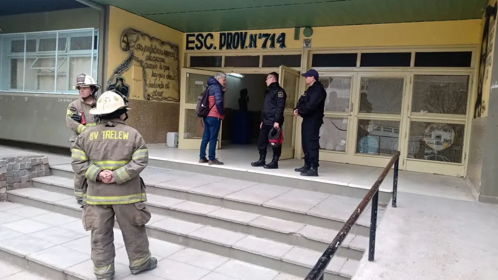 Escuela 714 .policial Trelew  1