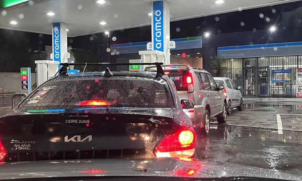 Filas por combustible en Chile