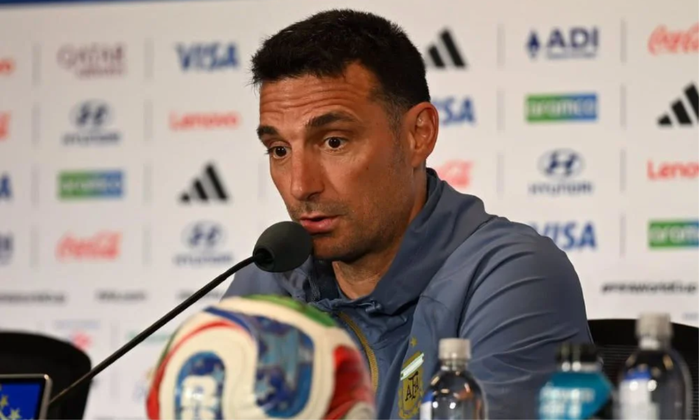 El entrenador argentino dejó de lado el análisis táctico por unos minutos.