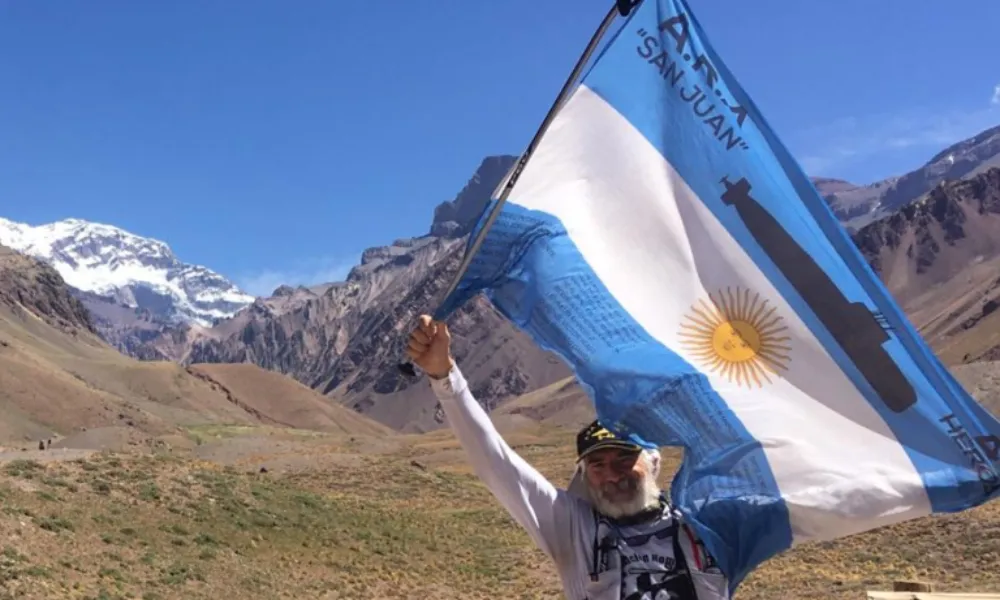 Guillermo Tibaldi recorriendo el país en homenaje al ARA San Juan