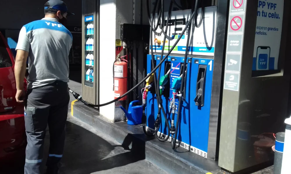 La empresa optó por no trasladar completamente la suba del crudo a los precios locales.