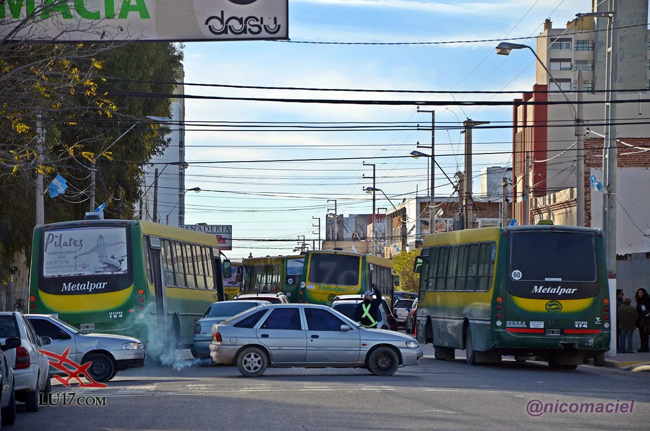 humo-protestas-stia-ucra-pesca-colectivos (3)