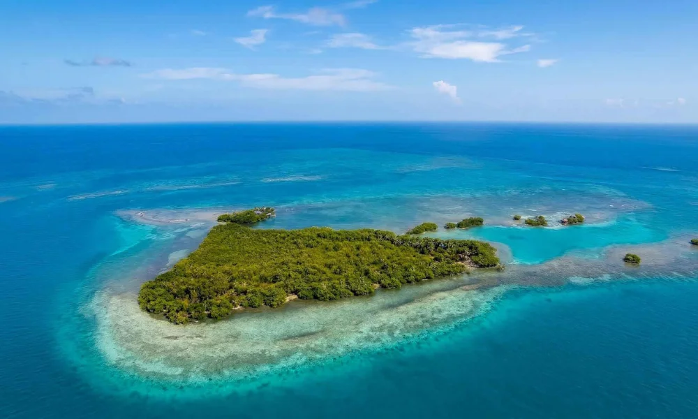 Cayo Tesoro ofrece un terreno de más de 20 mil metros cuadrados en el mar Caribe.
