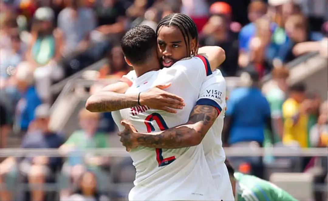 Con goles de Kvaratskhelia y Hakimi, PSG venció a Seattle