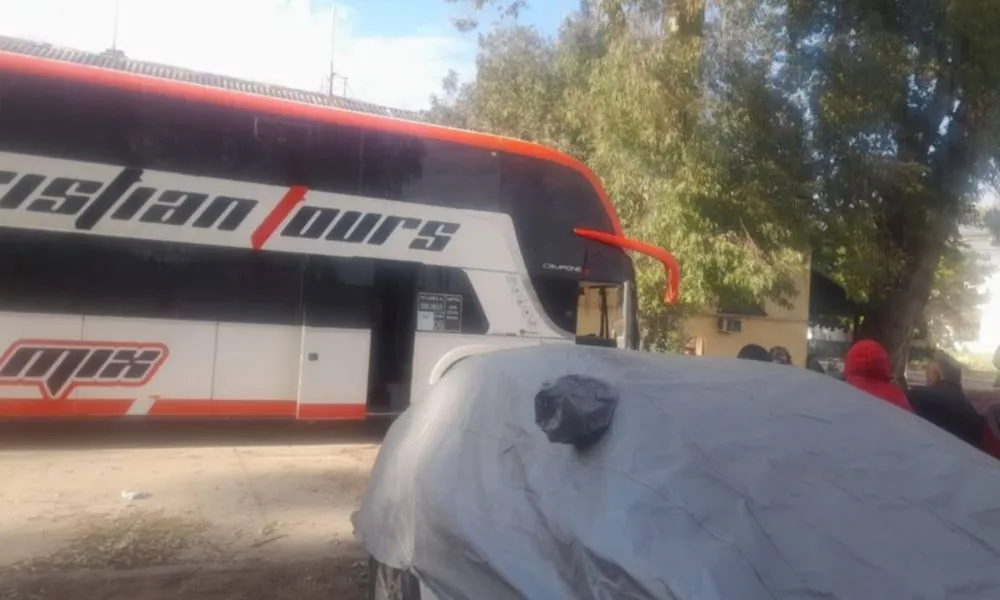 Hallaron 200 mil dólares ocultos en la bodega de un micro que partió desde Jujuy (Foto: El Tribuno de Jujuy)