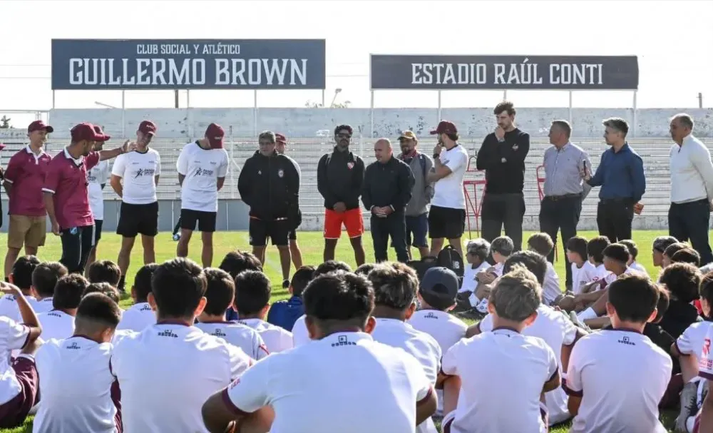 Comenzó en el estadio Raúl Conti una nueva edición de la Clínica de Martín Rolle