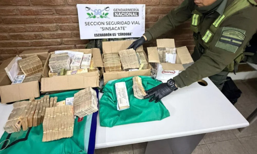 Secuestran 56 millones de pesos en efectivo