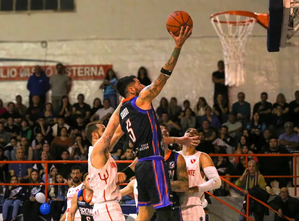 Guillermo visita a Independiente en General Pico con la ilusión de meterse en la próxima fase