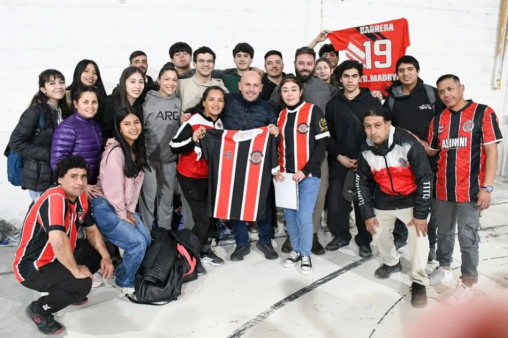 Alumni de Puerto Madryn recibió la visita del intendente Gustavo Sastre. 2