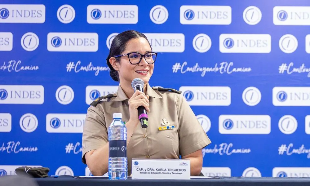 Ministra de educación de El Salvador Karla Trigueros
