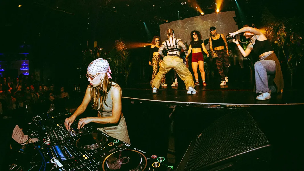 Perreo Supremo en una velada de Reggaeton Gang Fusion en La Machine du Moulin Rouge