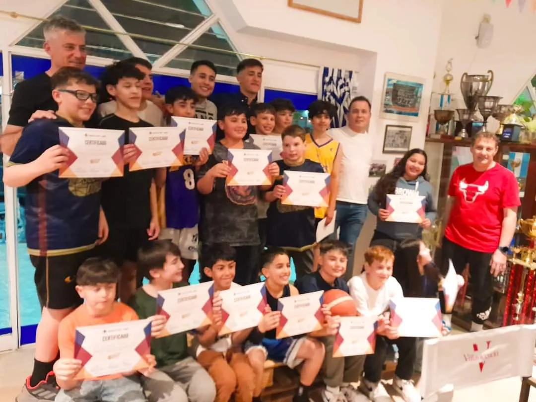 UN MIMO A LOS U12 POR SU PARTICIPACIÓN EN "SUEÑOS DORADOS"
