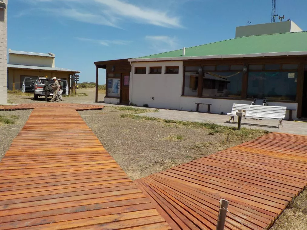 MÁS CONTENEDORES DE BASURA Y NUEVOS SENDEROS EN PENÍNSULA VALDÉS