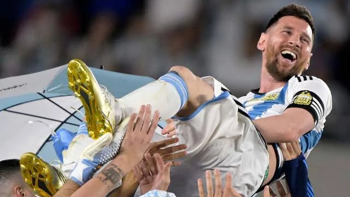 Homenaje a Messi (El Periódico)