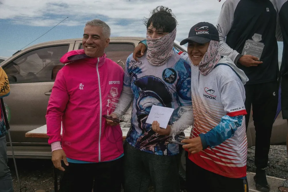 Con una ventaja contundente y una actuación sostenida durante toda la prueba. 2