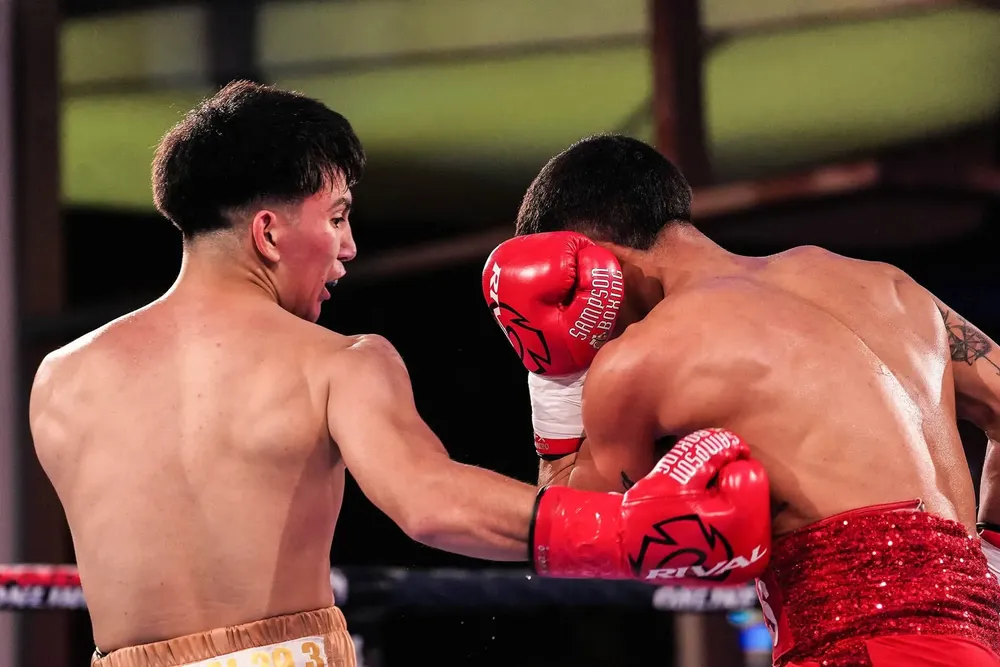 Junior Narváes se impuso por nocaut técnico.