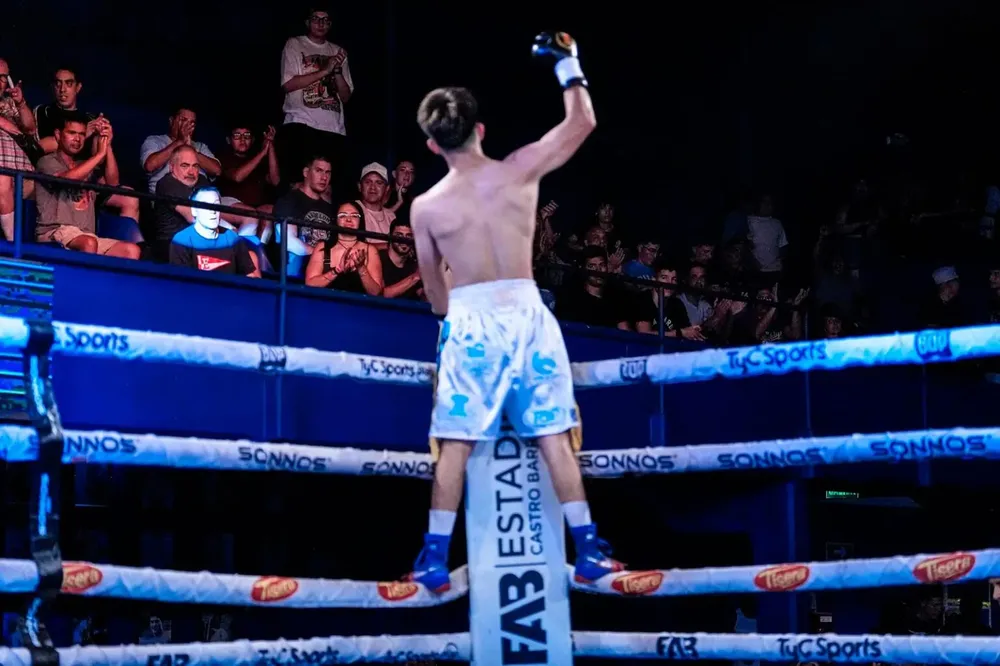 Junior Andrés Narvaes ganó el cinturón Fedelatin AMB. 2