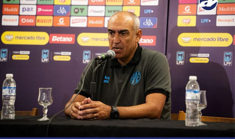 El arranque golpeó fuerte y el club decidió cerrar el ciclo de Iván Delfino.