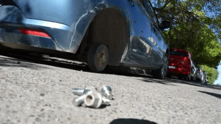 Roba ruedas imagen ilustrativa