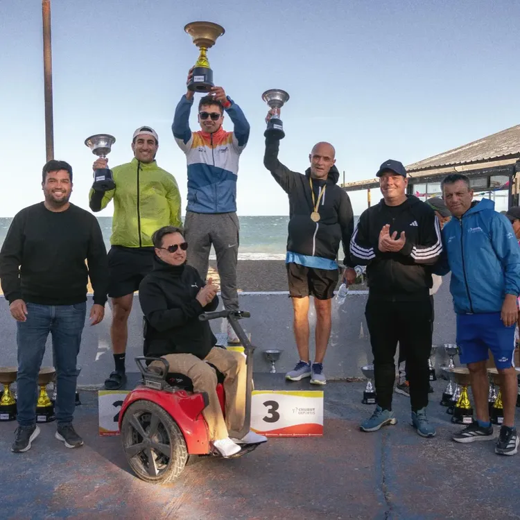 Picón y Cherey ganan la Corrida de la Bahía. 3