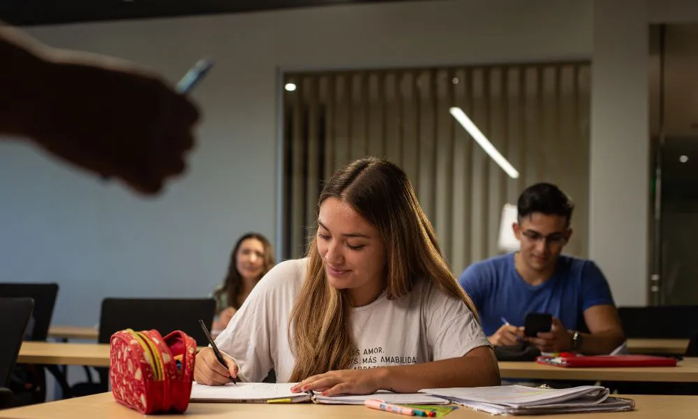 PAE lanzó becas para mujeres de Chubut y Santa Cruz