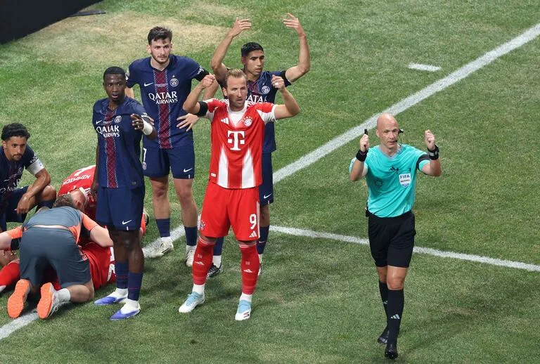 Musiala se lesiona de gravedad durante el partido ante el PSG.